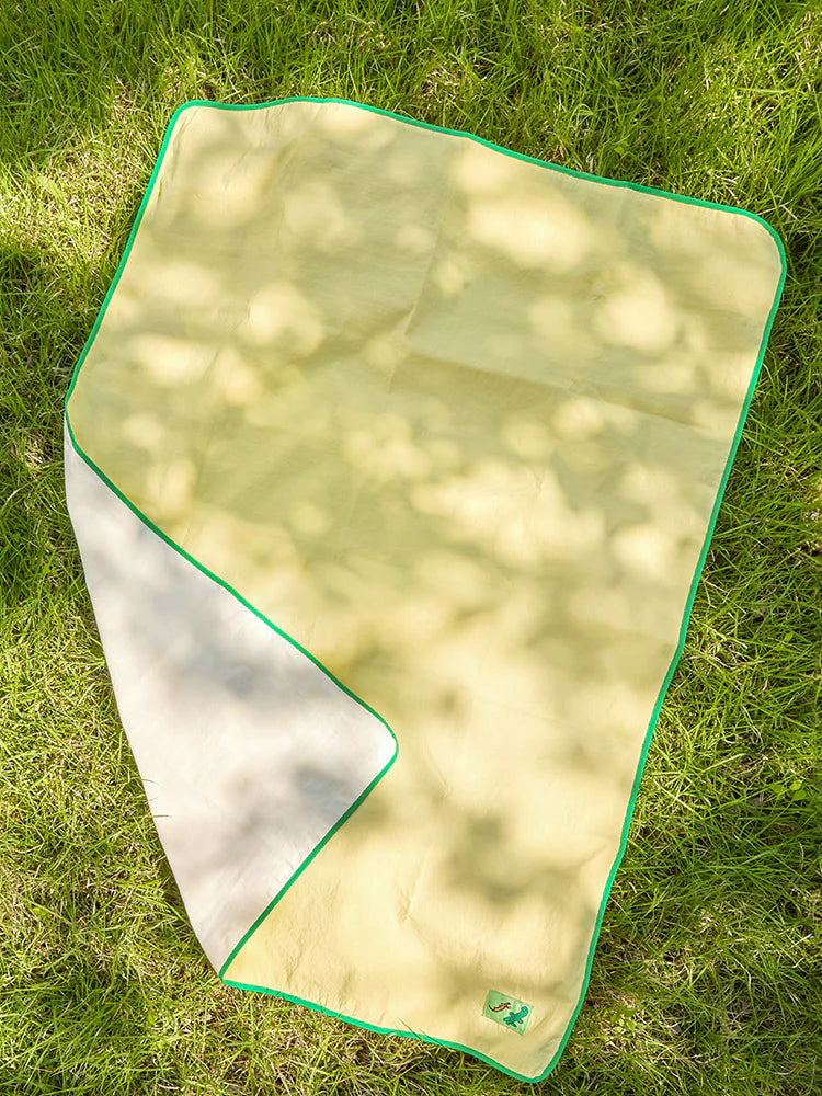 Joguman Studio Woody Picnic Mat (Throw Away)