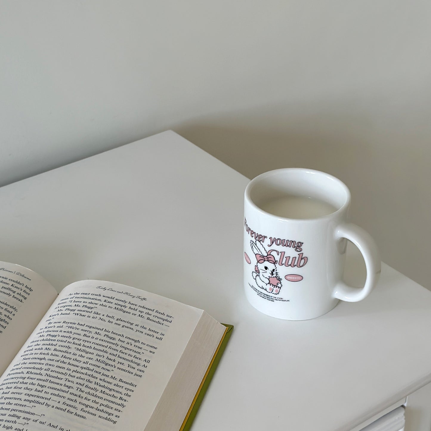Ohzeti Retro Bunny Mug Cup (2 Colors)