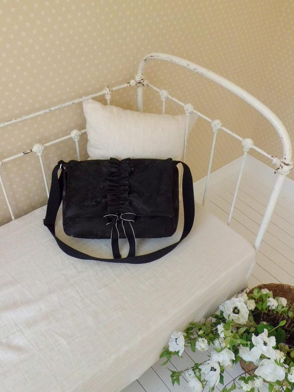 Ovuni Ruffle Envelope Bag_Black