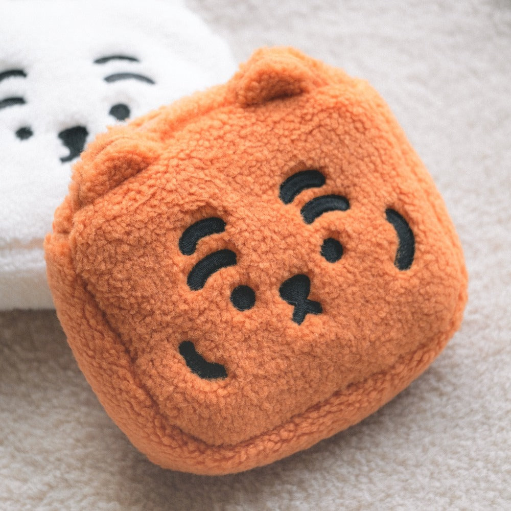 Muzik Tiger Fluffy Square Pouch (2色)