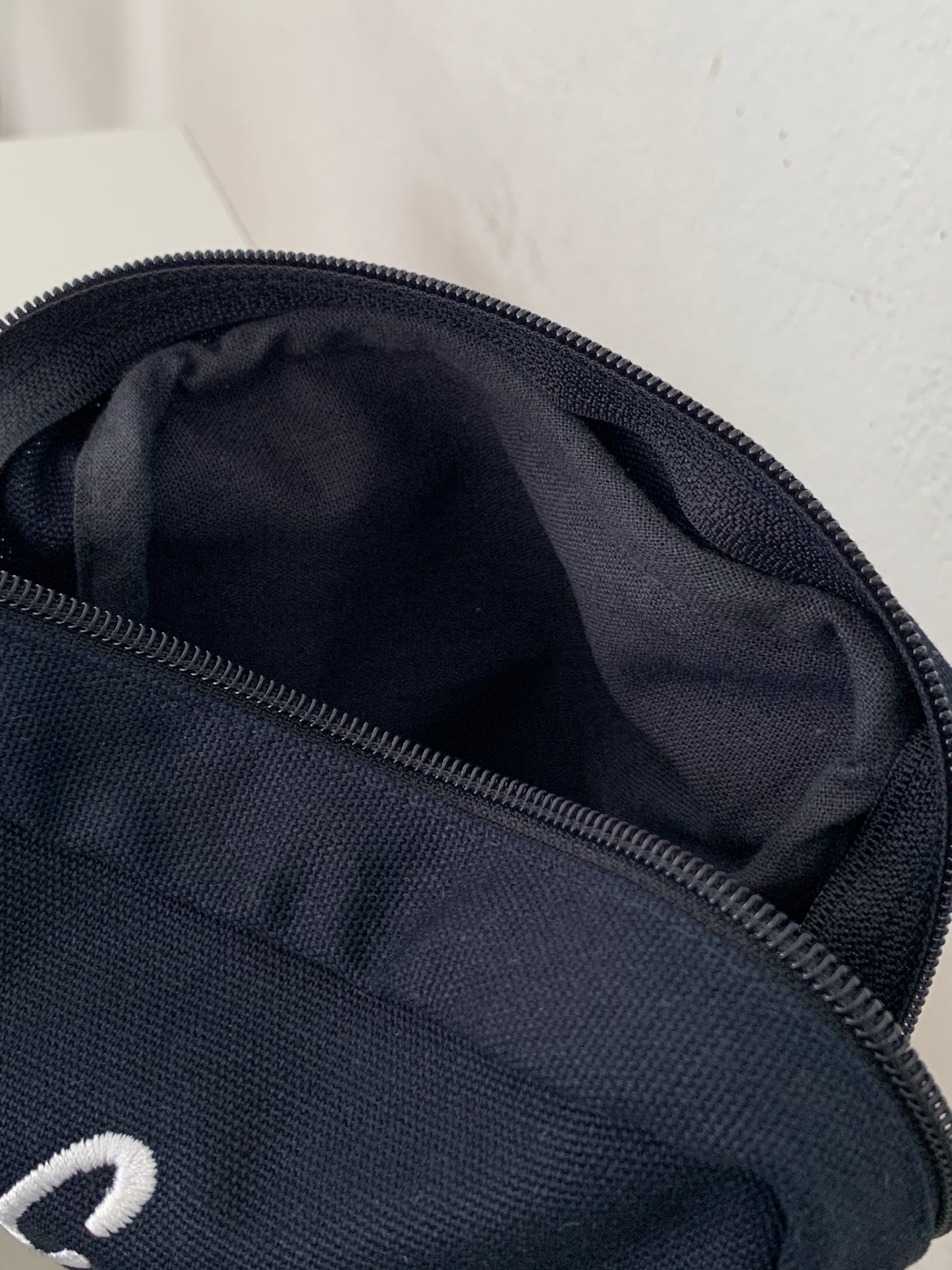 Your Emotions Classic Pouch (2色)