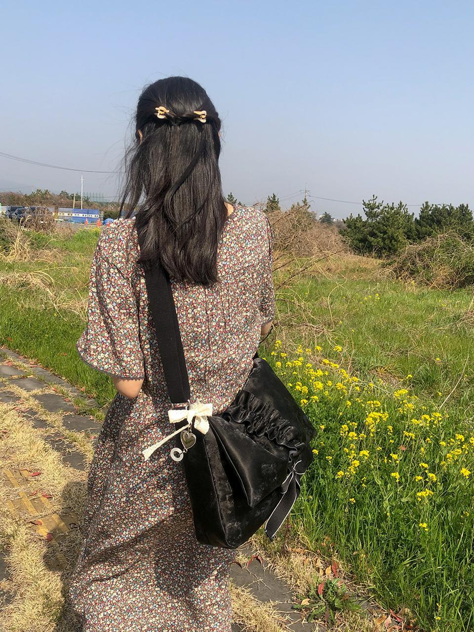 Ovuni Ruffle Envelope Bag_Black