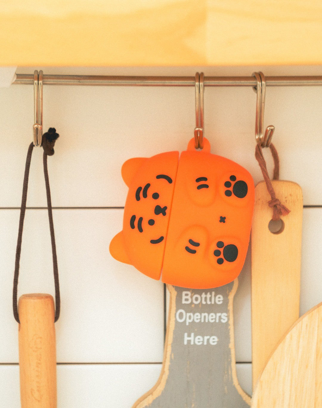 Muzik Tiger Silicone Airpods Case