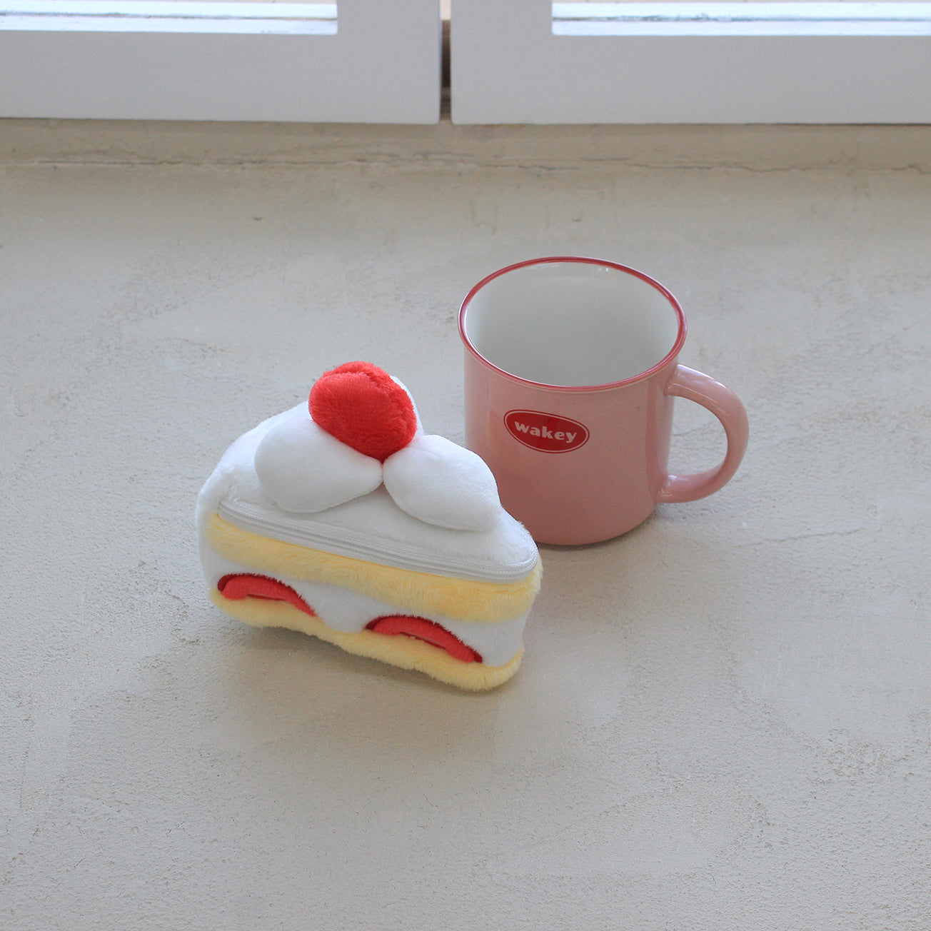 Katze Strawberry Shortcake Pouch 士多啤梨蛋糕袋