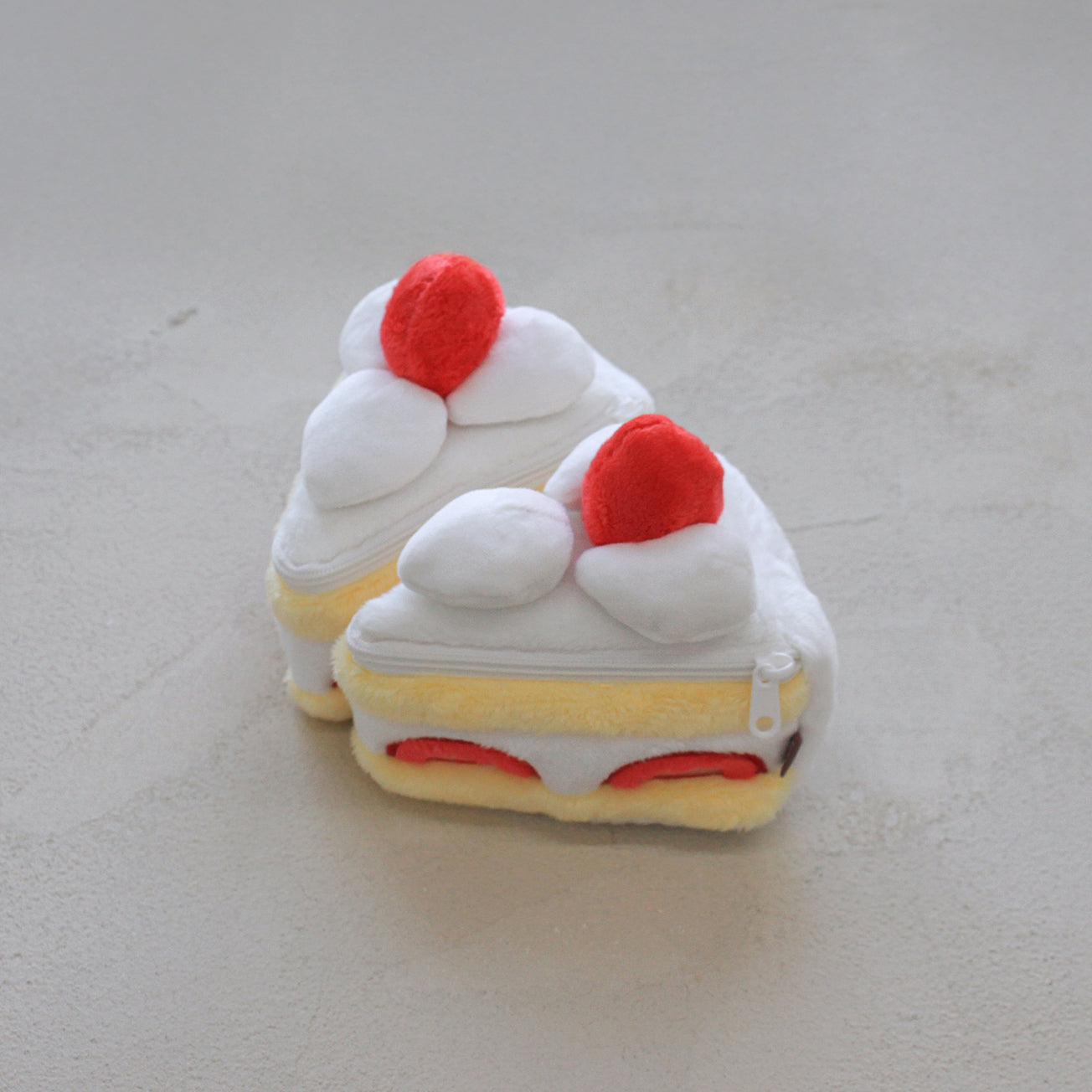 Katze Strawberry Shortcake Pouch 士多啤梨蛋糕袋