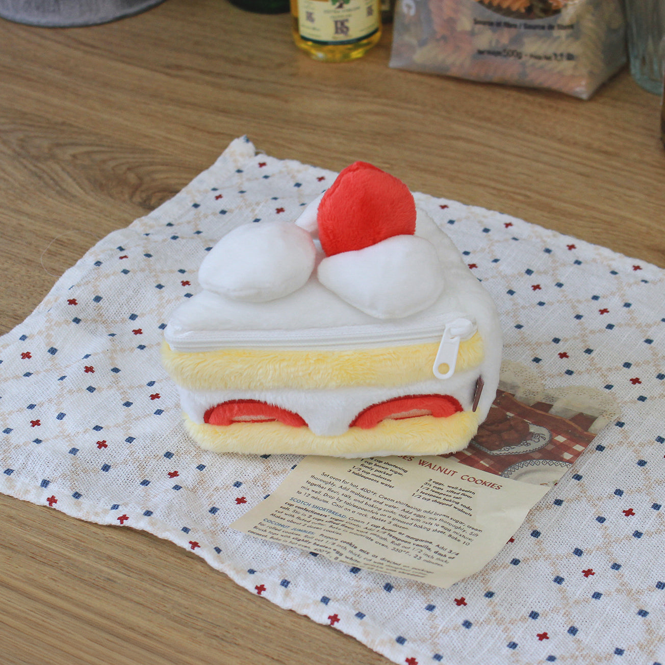 Katze Strawberry Shortcake Pouch 士多啤梨蛋糕袋