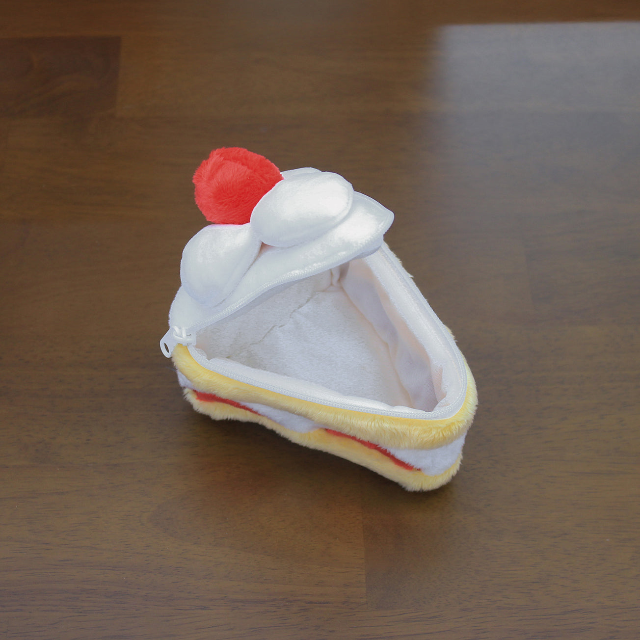 Katze Strawberry Shortcake Pouch 士多啤梨蛋糕袋