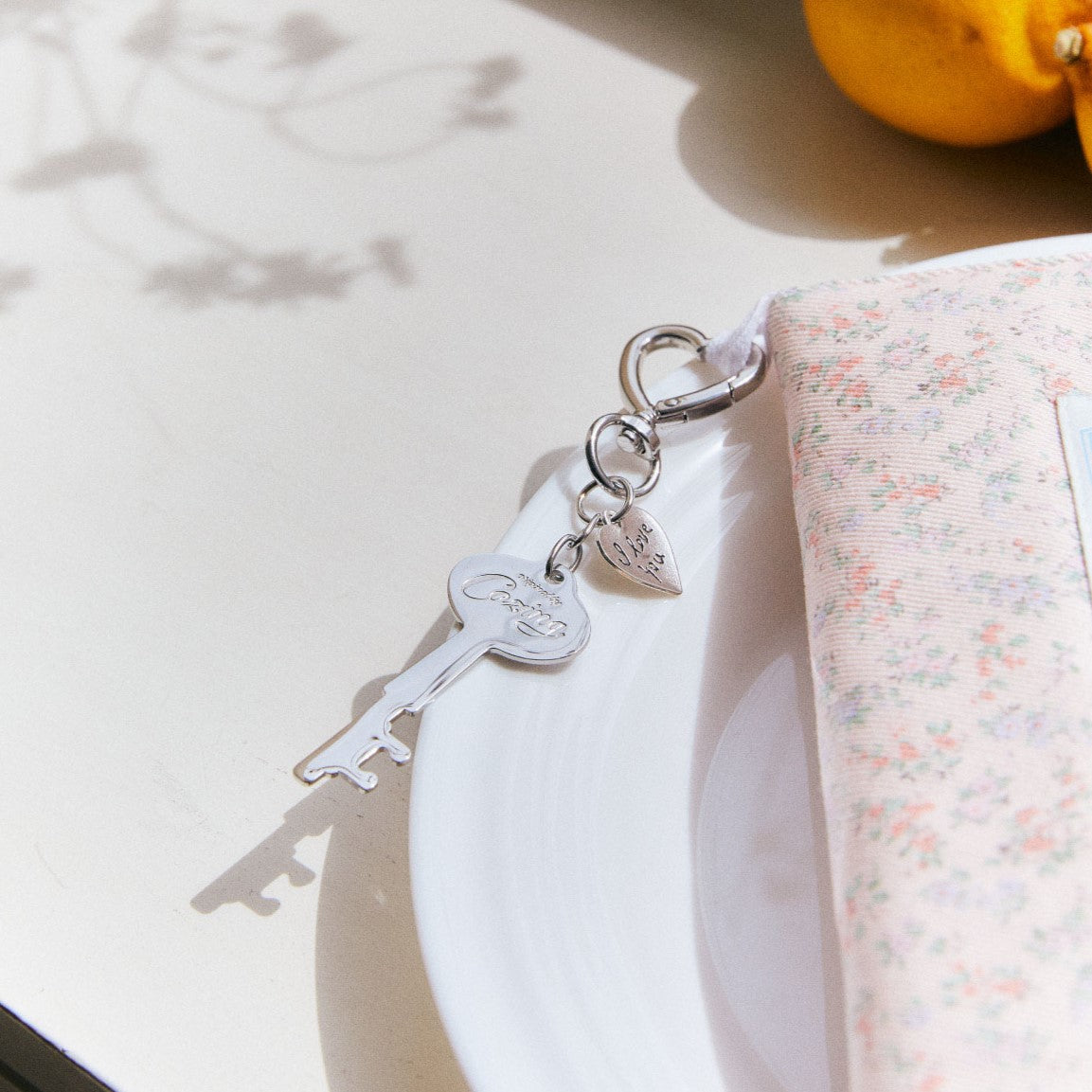 Cozing Homely book cover (white/sky)