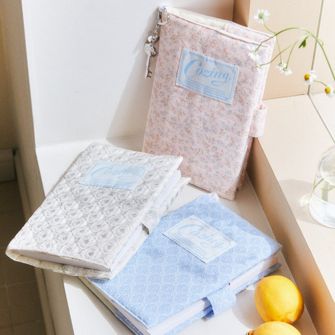 Cozing Homely book cover (white/sky)