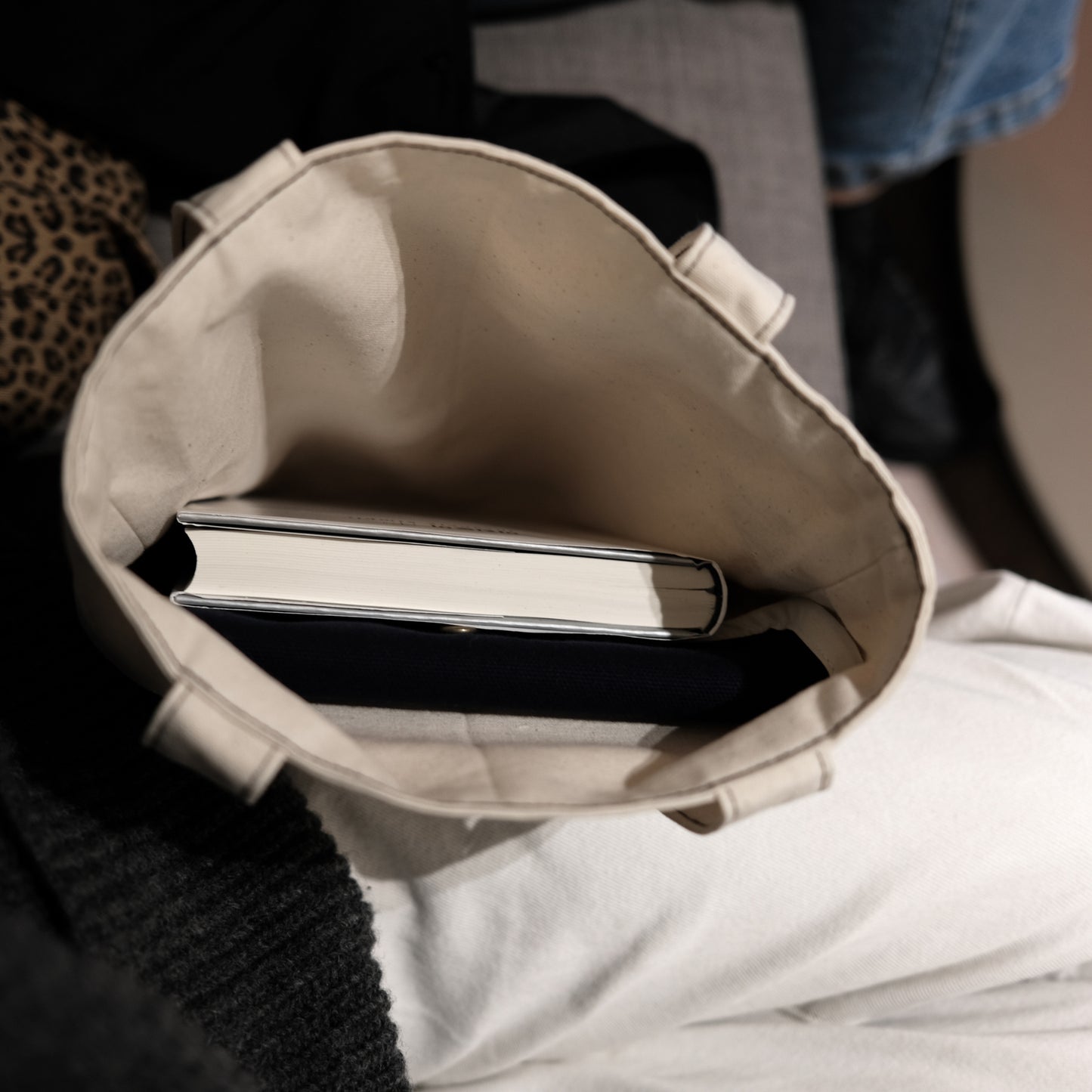 NOH Stitch book bag (Black/Ivory)