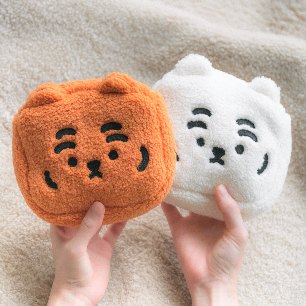 Muzik Tiger Fluffy Square Pouch (2色)