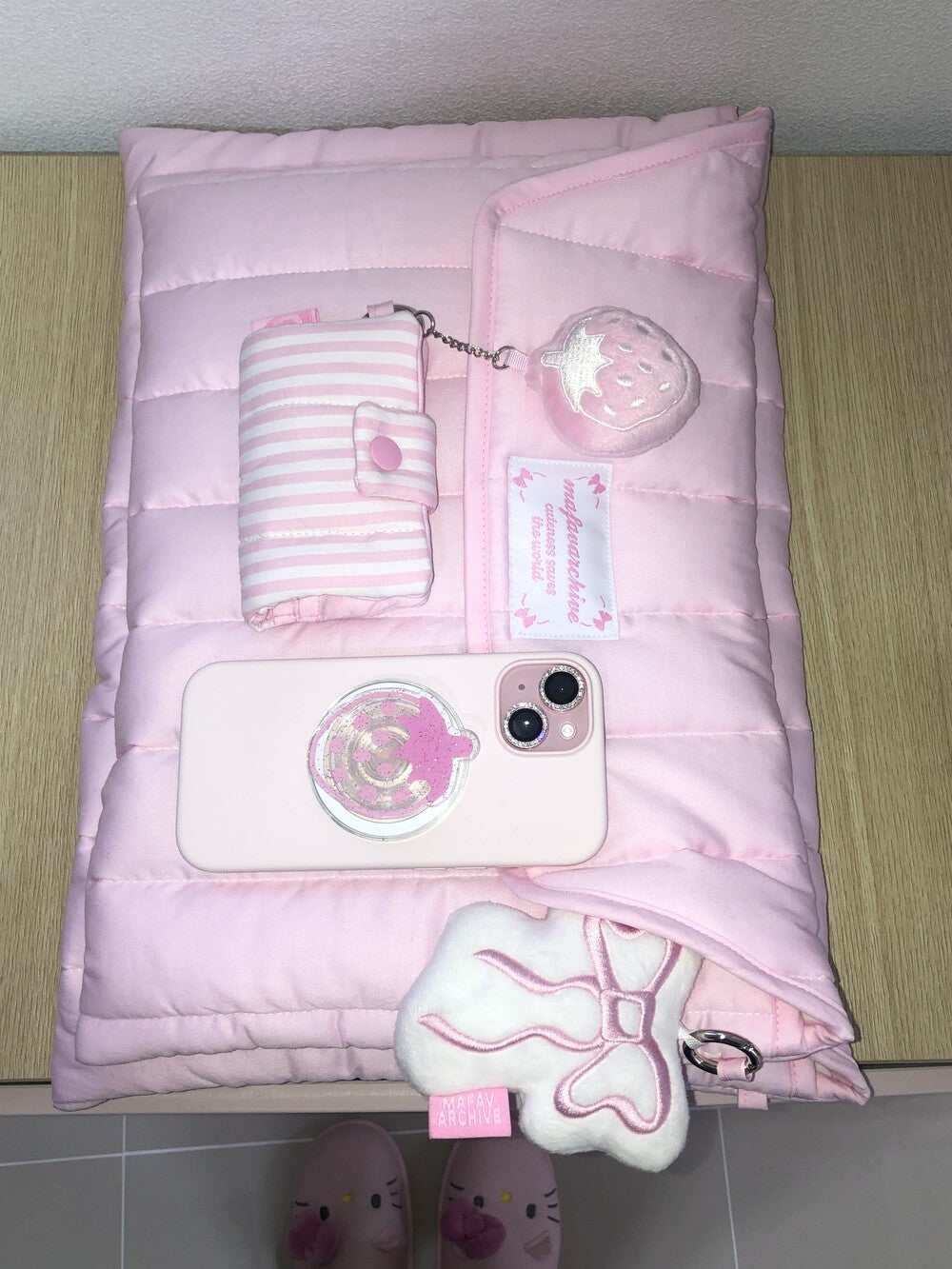 Mafavarchive Fluffy Wallet (Pink)