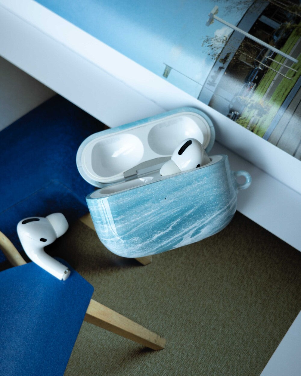 AOBD Waterfall Airpods Case (Glossy hard)
