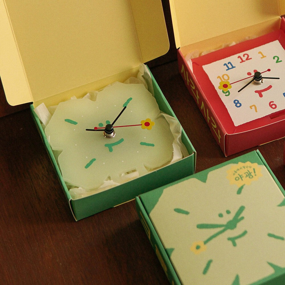 Ahmugaec 아무개씨 Clover Desk Clock (夜光)