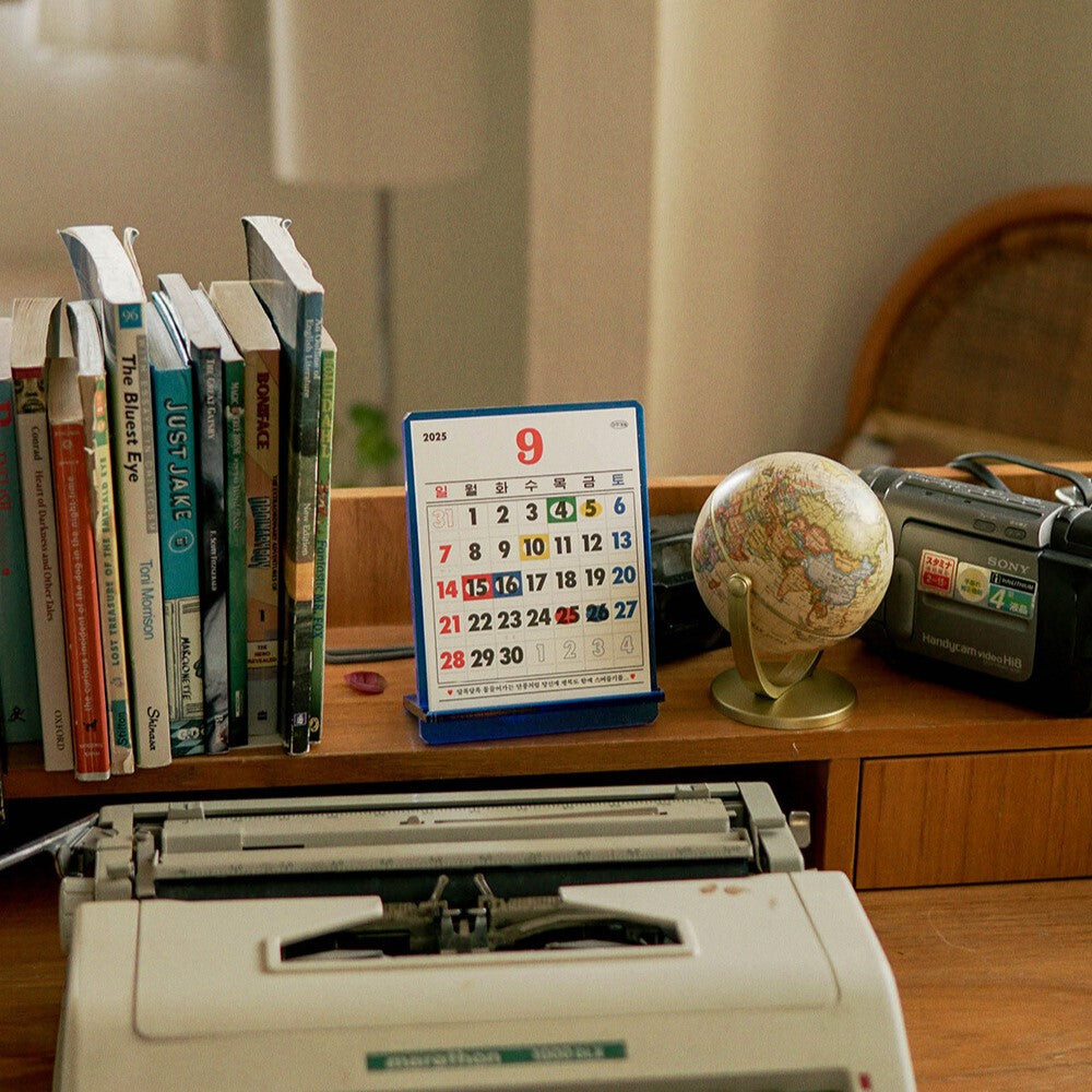 Ahmugaec 아무개씨 2025 Palm Table Calendar (3色)
