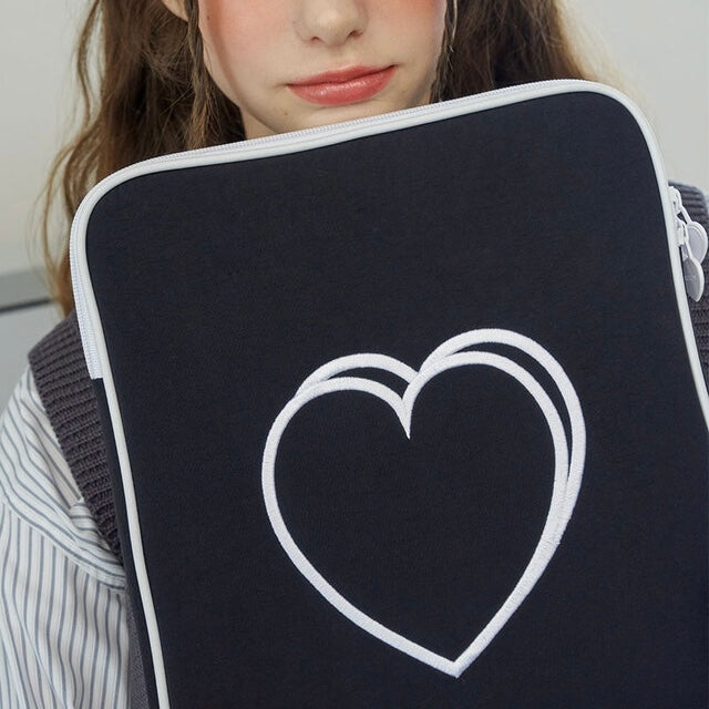 Mazzzzy signature heart pad pouch (12.9 inch)
