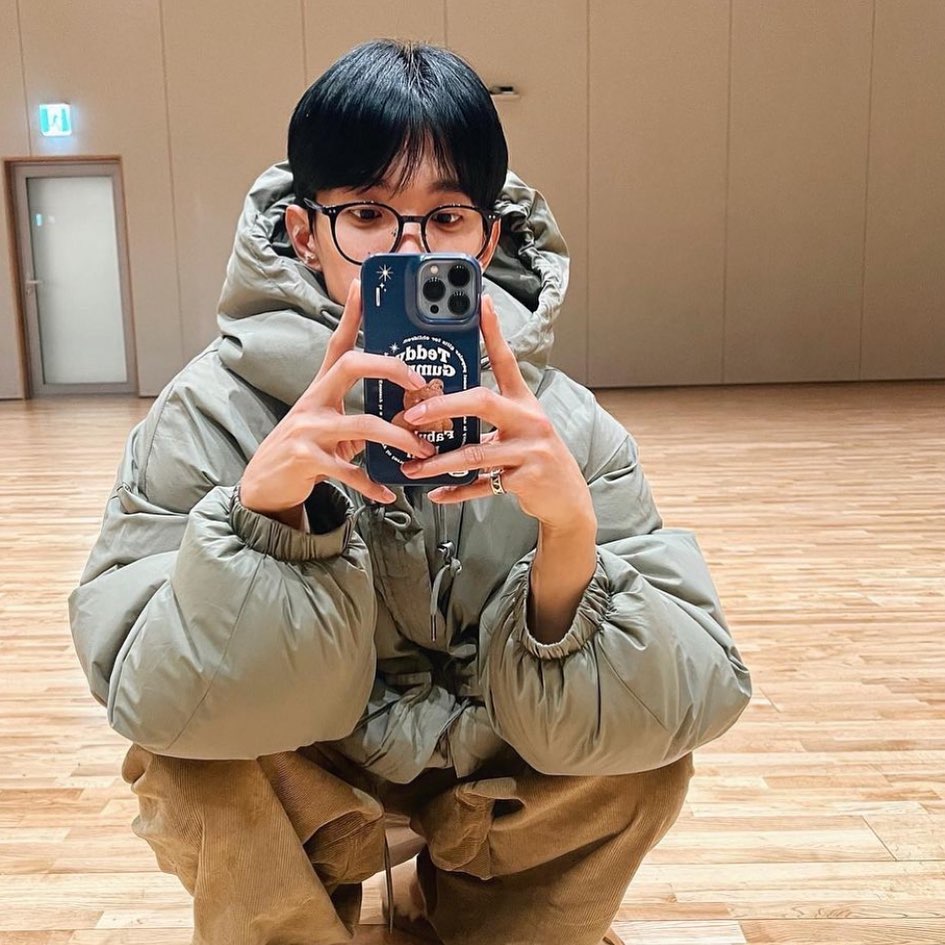 【Seventeen DK同款】Round Fabulous Bear Phone Case (Hard 普通硬殼) (2色)