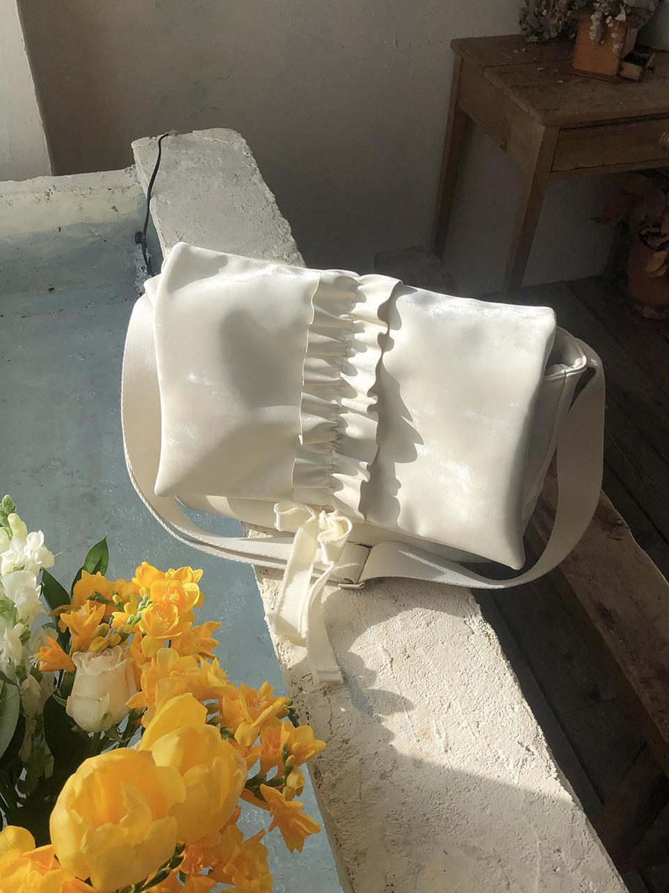 Ovuni Ruffle Envelope Bag_Ivory