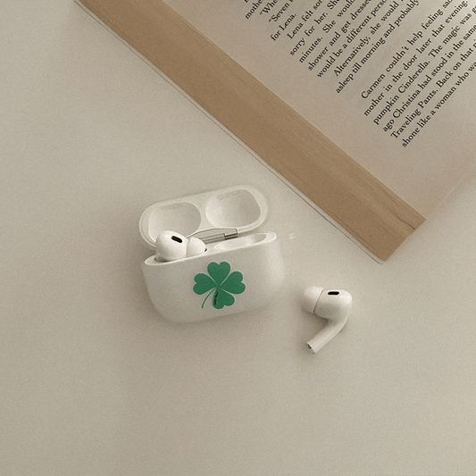 Mademoment Lucky Clover Airpods Case (半透明殼)