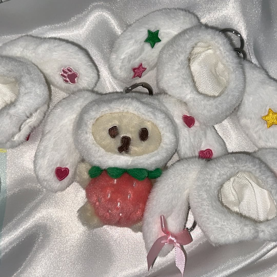 Mazzzzy Strawberry Muffin Keyring