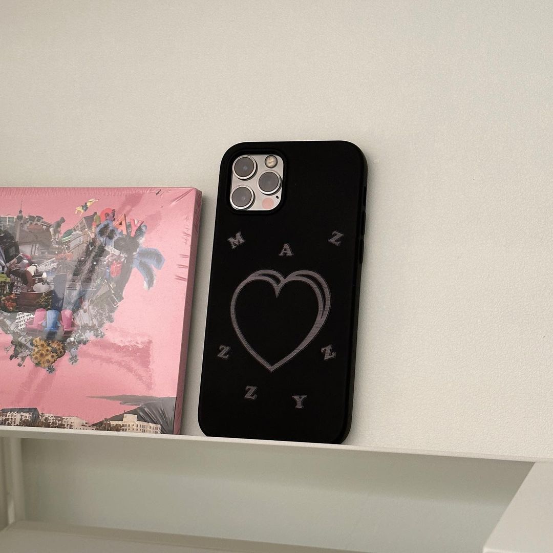 Mazzzzy signature heart case (black) (2款)