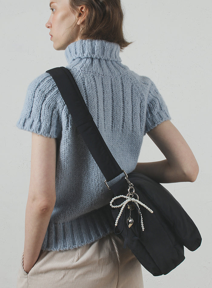■masmarulez■ Large Plumpy Padded Crossbody Bag Black 50127 MUSINSA | MASMARULEZ [INT] Large plumpy padded cross bag _ Black