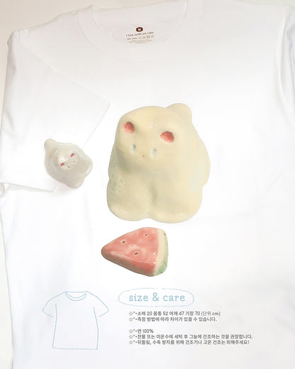 I live with six cats dreams T-shirt