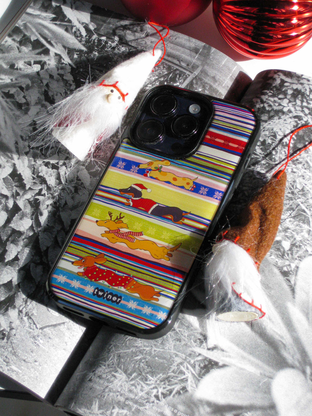 [Pre-order] Twiner Winter Edition Dachshund Phone Case (Epoxy)