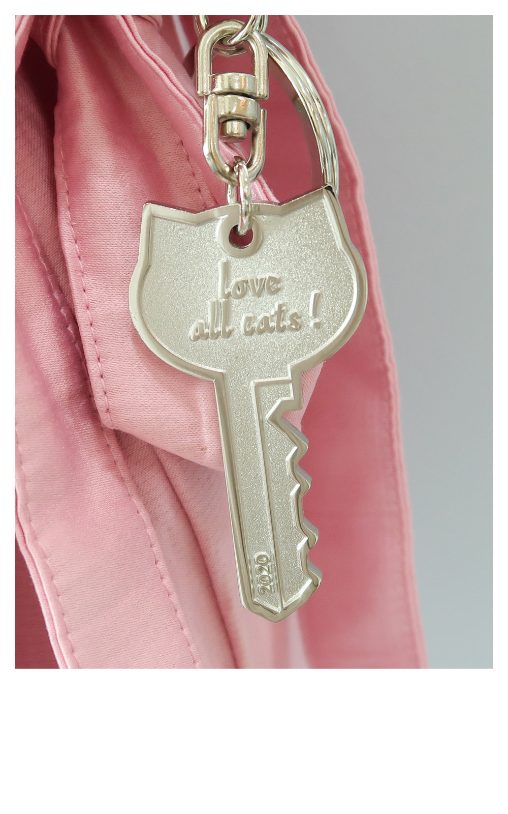 I live with six cats keyring -love all cats!