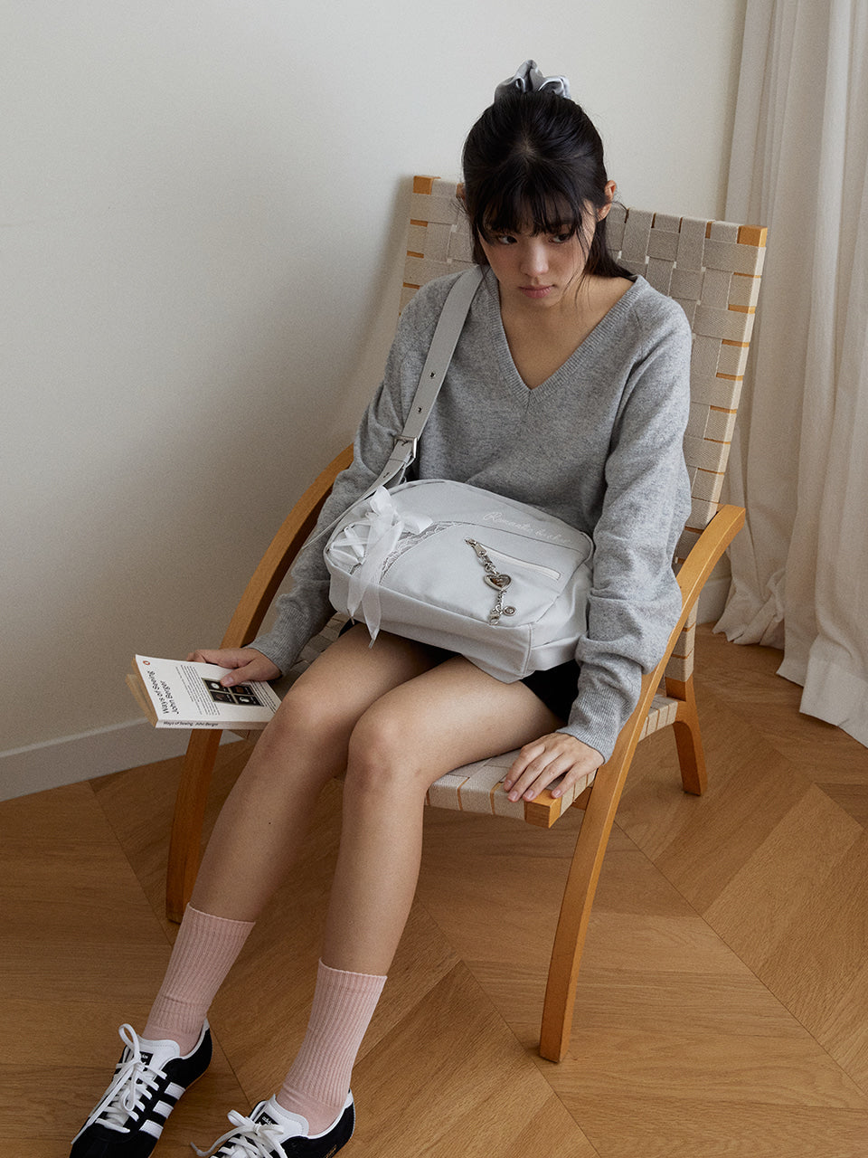 Ovuni Romantique Sneaker Crossbody Bag_Grey