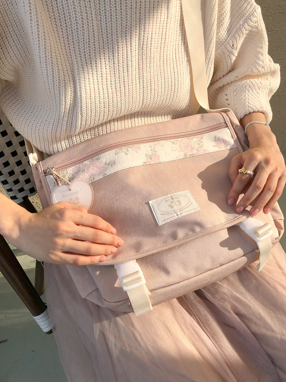 Ovuni Bon voyage messenger bag _nude pink