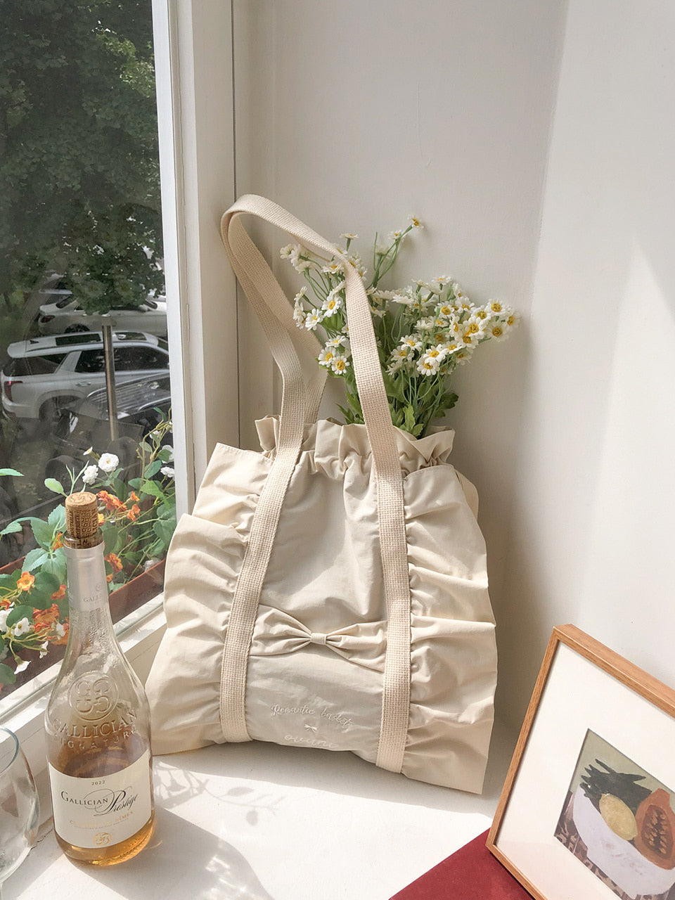 Ovuni Ruffle drawstring bag_ivory