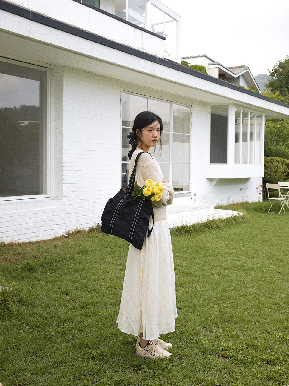 Ovuni Ruffle drawstring bag_black