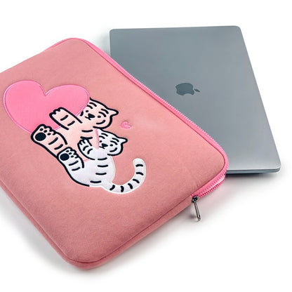 Muzik Tiger Hug Tiger Ipad/Notebook Pouch (9.7-16 inch)