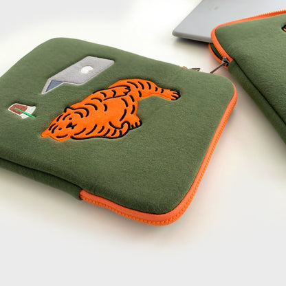 Muzik Tiger Lazy Tiger Ipad/Notebook Pouch (9.7-16 inch)