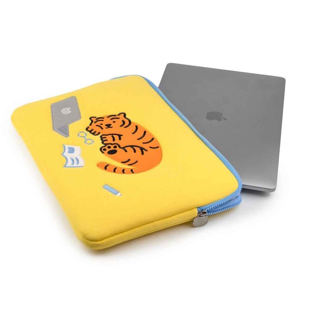 Muzik Tiger Sleepy Tiger Ipad/Notebook Pouch (9.7-16 inch)