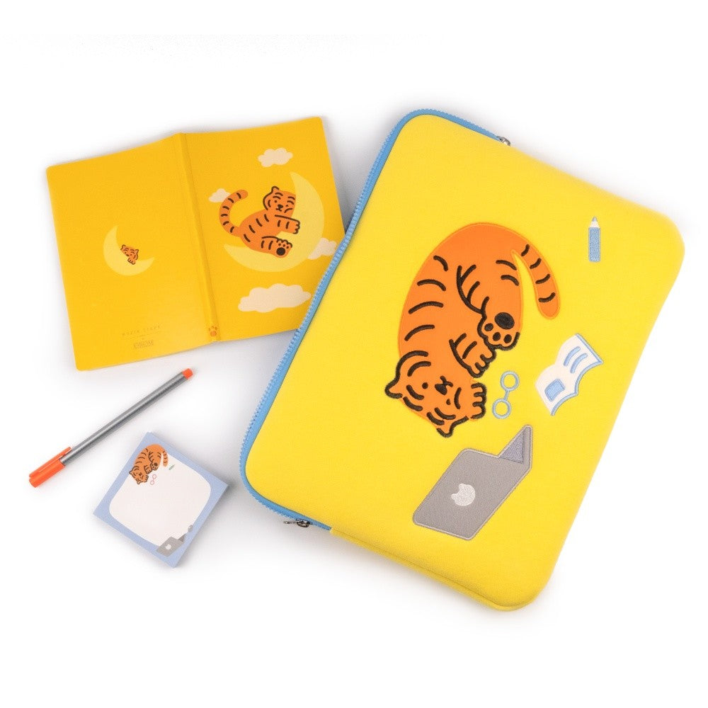 Muzik Tiger Sleepy Tiger Ipad/Notebook Pouch (9.7-16 inch)