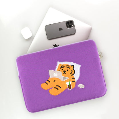 Muzik Tiger Stay Home Tiger Ipad/Notebook Pouch (9.7-16 inch)