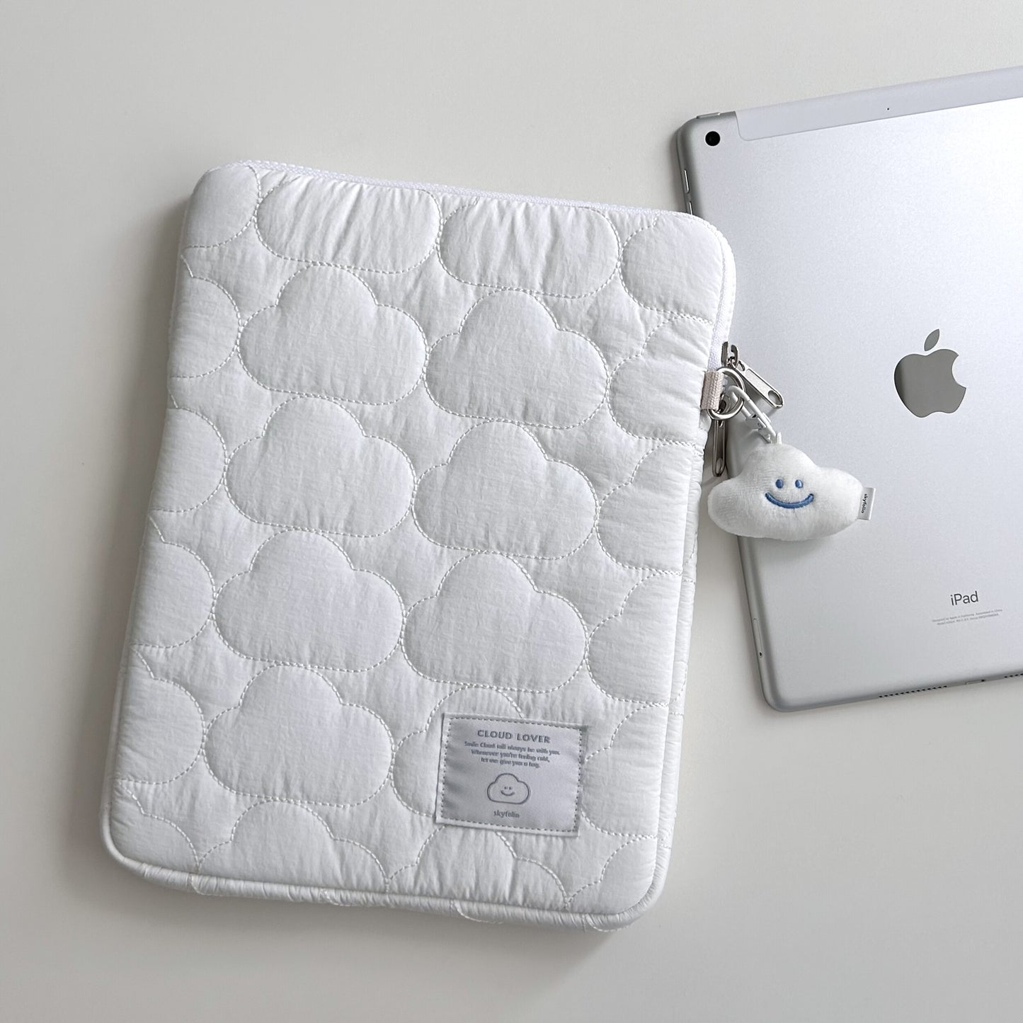 Skyfolio Cloud Quilting Ipad/Notebook Pouch -White (11, 13-14 inch)