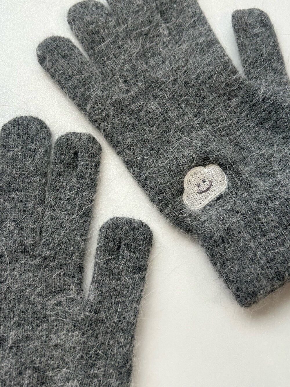 Skyfolio Angora Gloves 刺繡圖案手套