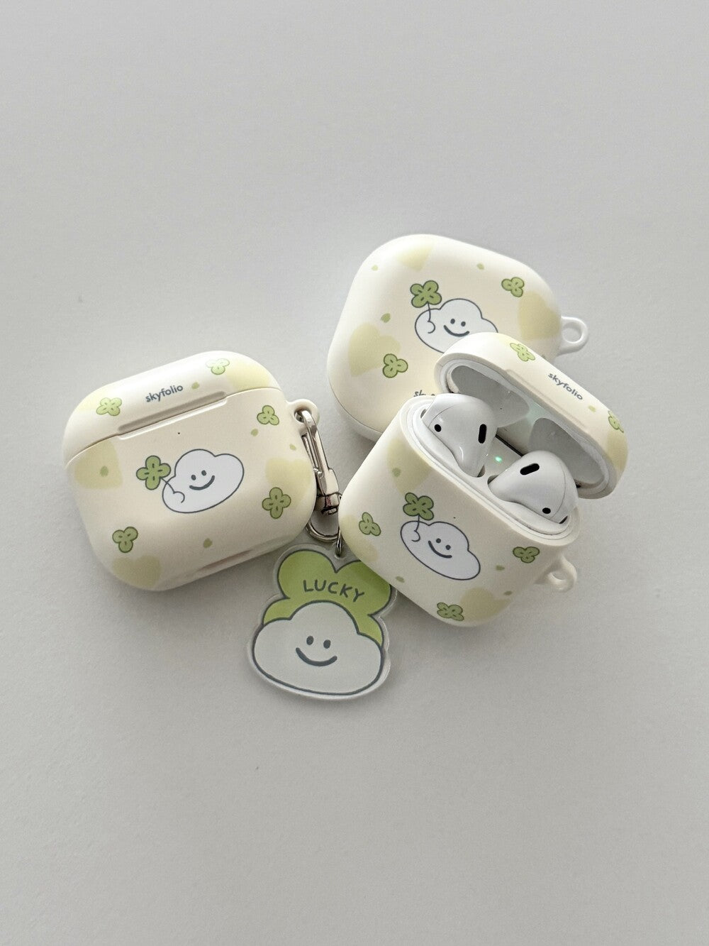 Skyfolio Clover Cloud Airpods Case (Hard)