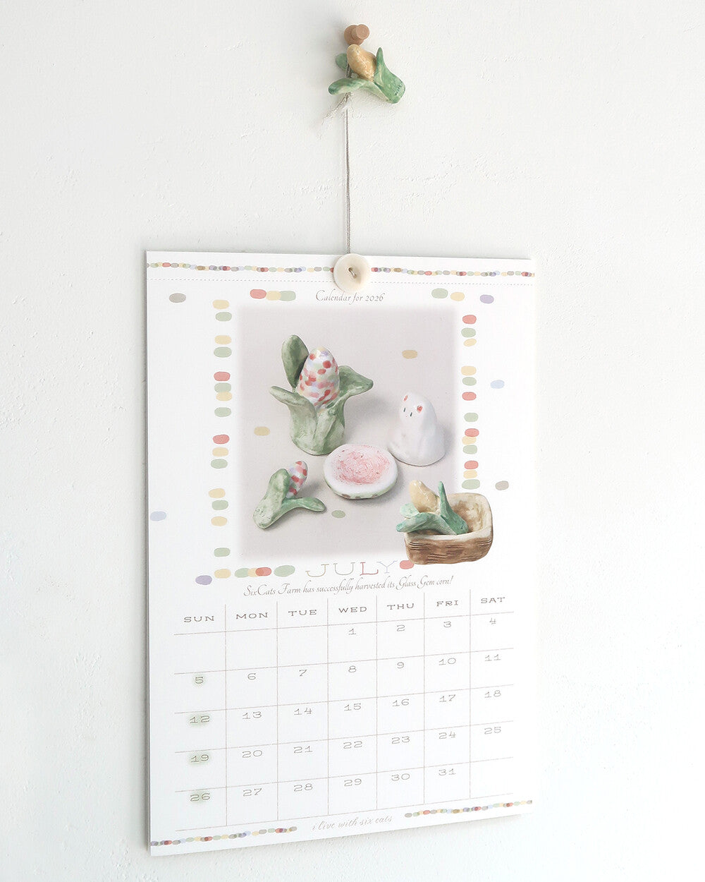 【第二輪預訂】I live with six cats 2026 Button Calendar 鈕扣月曆