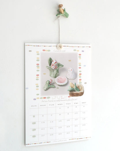 【第二輪預訂】I live with six cats 2026 Button Calendar 鈕扣月曆