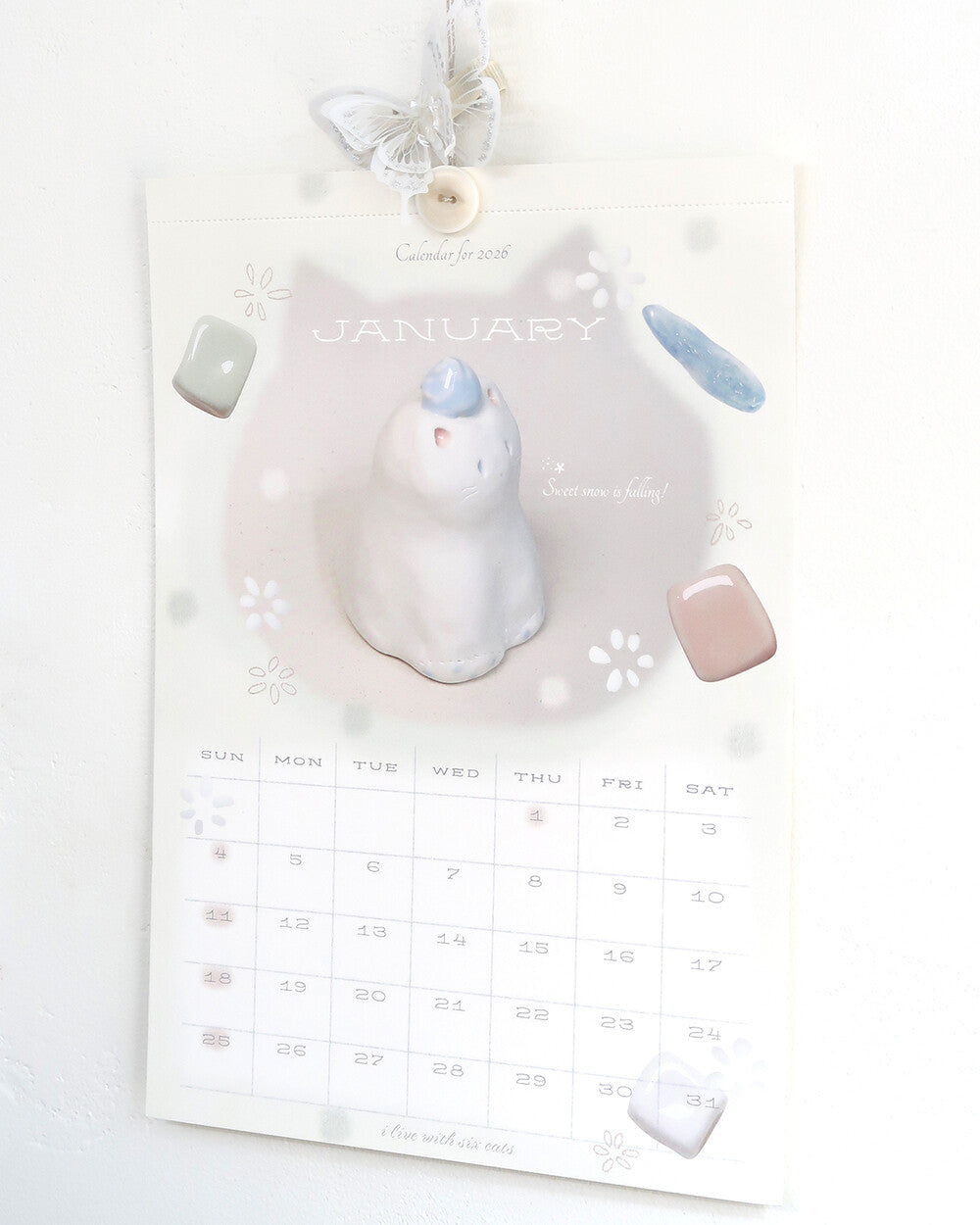 【第二輪預訂】I live with six cats 2026 Button Calendar 鈕扣月曆