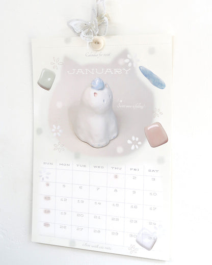 【第二輪預訂】I live with six cats 2026 Button Calendar 鈕扣月曆