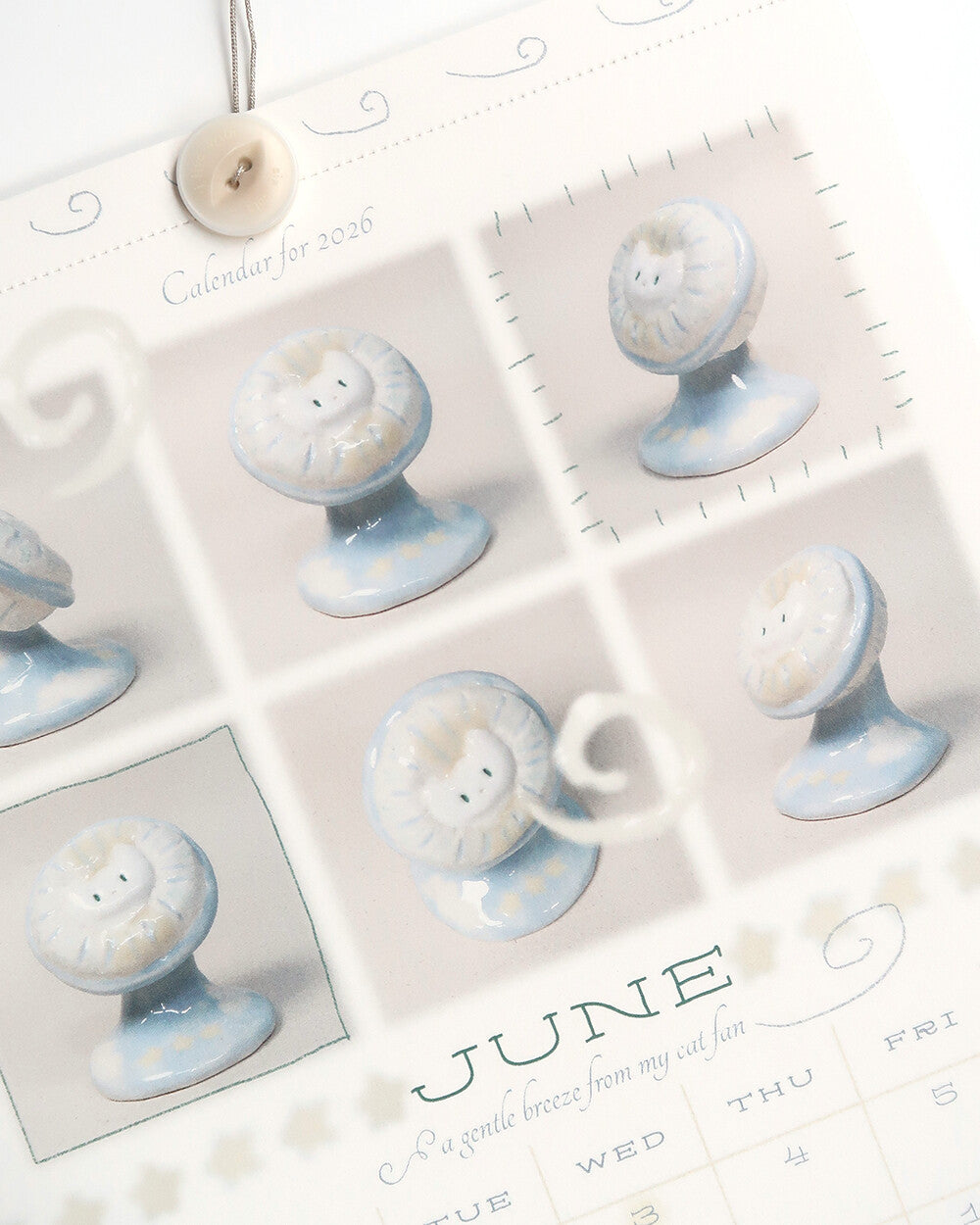 【第二輪預訂】I live with six cats 2026 Button Calendar 鈕扣月曆