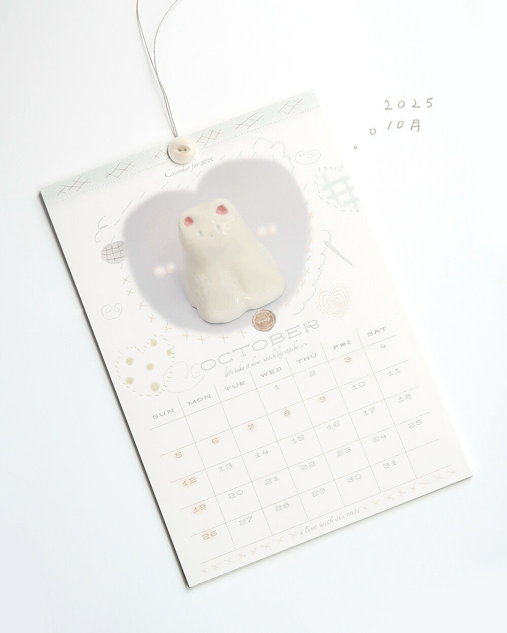 【第二輪預訂】I live with six cats 2026 Button Calendar 鈕扣月曆