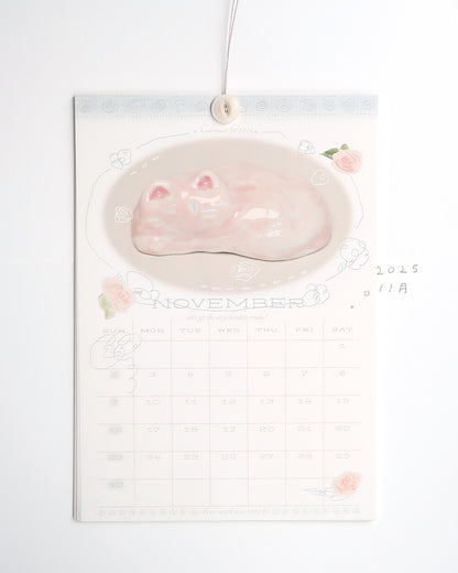 【第二輪預訂】I live with six cats 2026 Button Calendar 鈕扣月曆