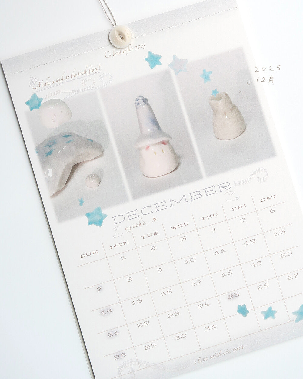 【第二輪預訂】I live with six cats 2026 Button Calendar 鈕扣月曆