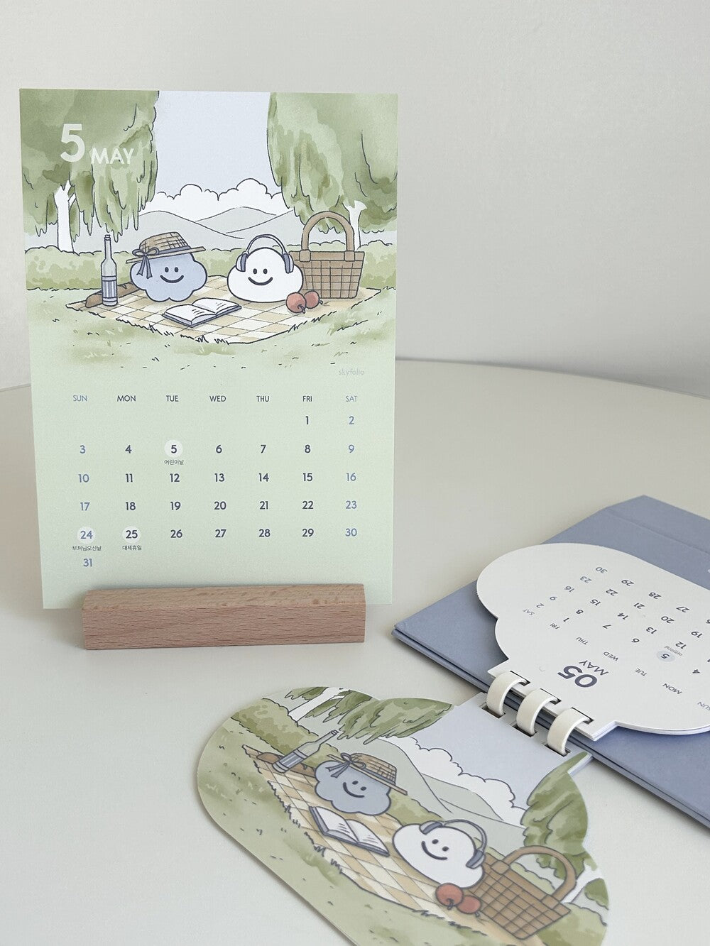 Skyfolio 2026 Postcard Calendar (B6) +Wood Holder